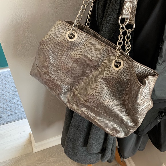 Leather silver New Direction purse in great shape - Picture 2 of 5